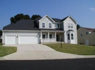 5514 W River Park Ct, Franklin, WI 53132