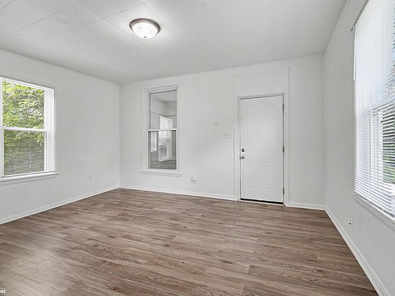 5th image of 402 May Ave