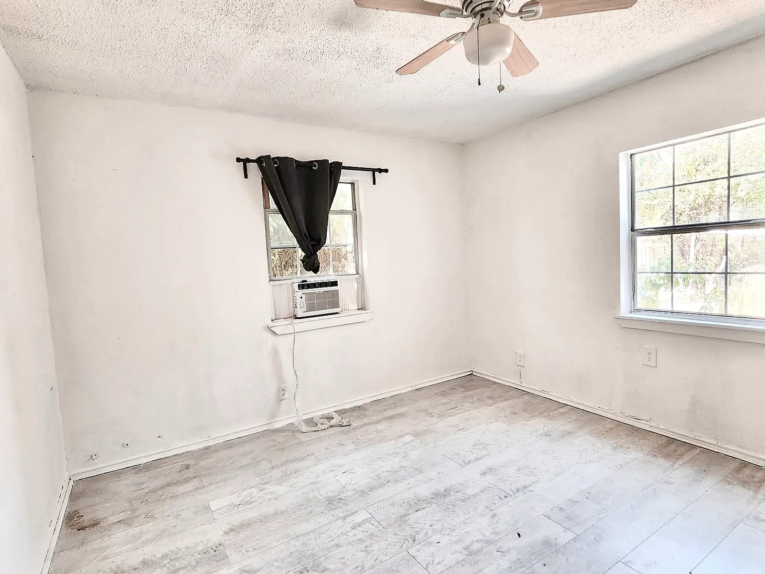 3 bed, 1000 sqft, $1,300 — Photo 4