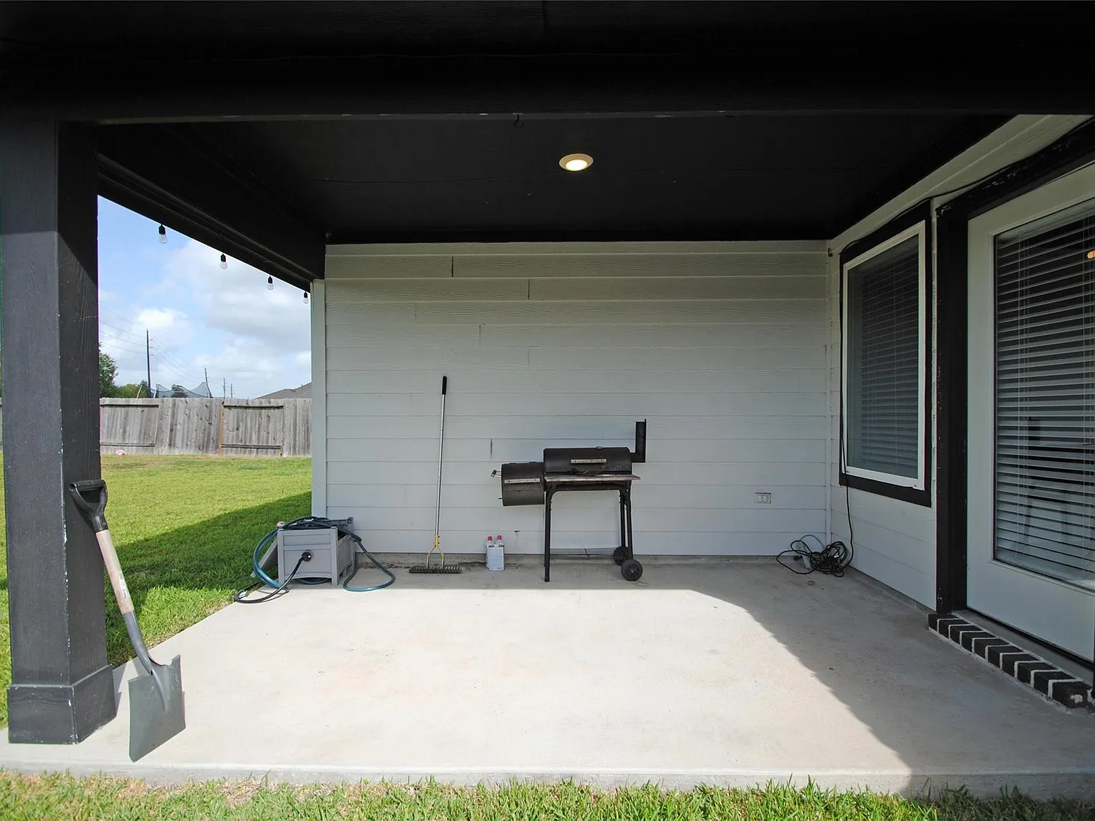 4 bed, 2.0 bath, 1792 sqft, $2,300 — Photo 4