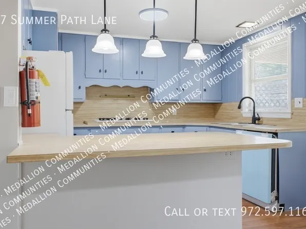 17 Summer Path Ln, Hendersonville, NC 28739