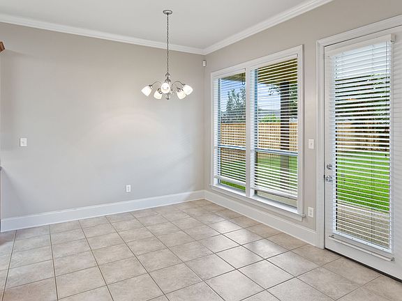 4th image of 10741 Hillmont Ave