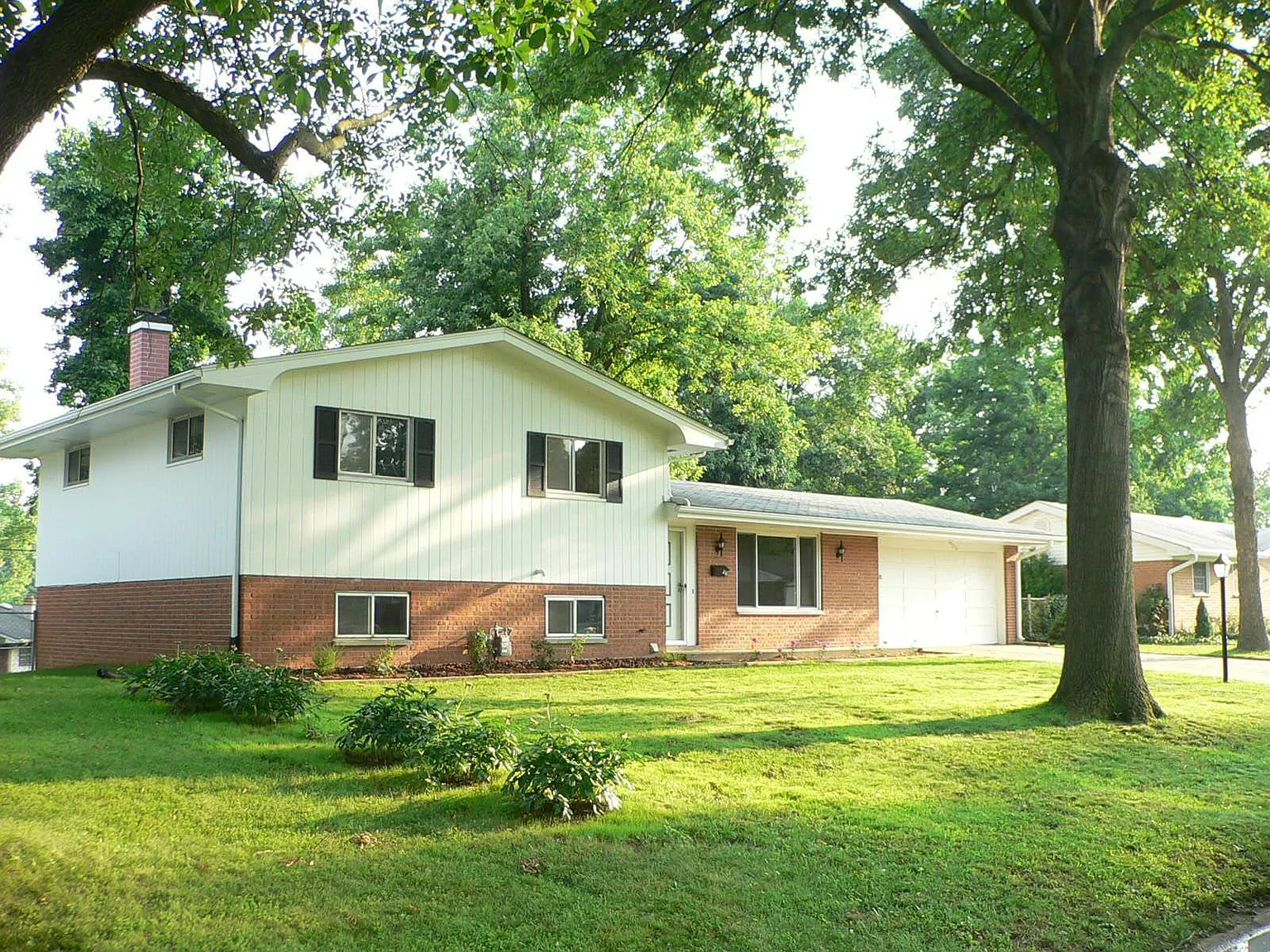 216 Churchill Dr photo 1
