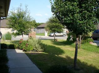 721 Stribling Cir, Azle, TX 76020