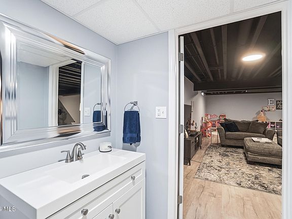 3rd image of 276 Twinbrook Dr