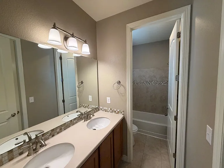16558 Prospect Ln — Photo 18