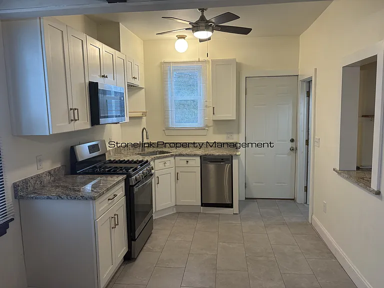 124 Leo Ave — Photo 3