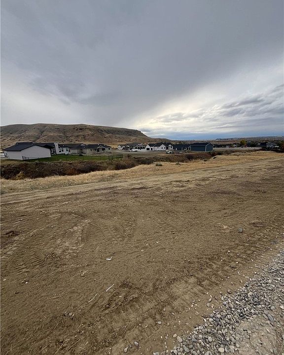 2nd image of 8 Sanctuary Canyon Rd