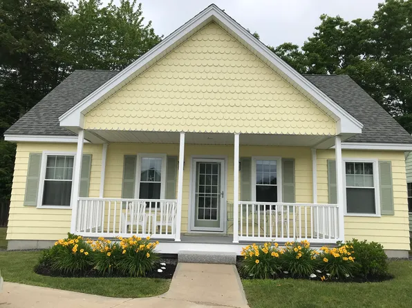 26 Summer Winds Dr #13, Old Orchard Beach, ME 04064
