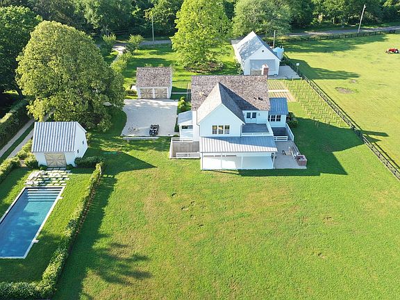 3rd image of 8 Cobbetts Ln