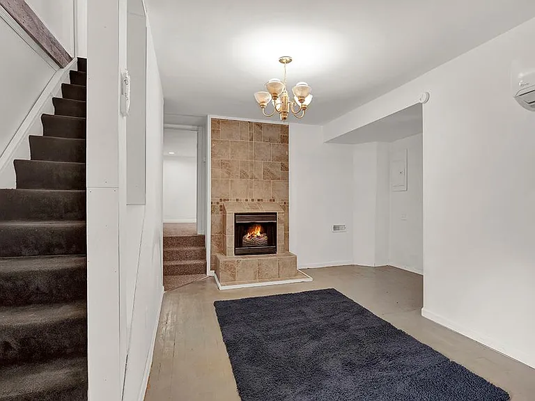 220 Crest Ave — Photo 9
