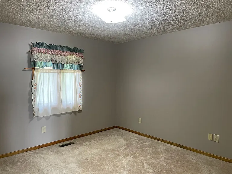8966 Holdsclaw Rd — Photo 15