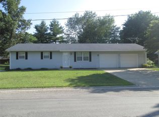 348 W 1st St, Aviston, IL 62216