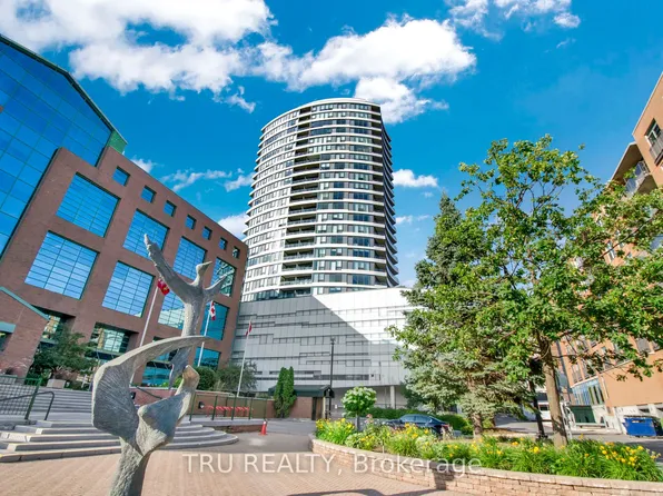 485 Richmond Rd #910, Ottawa, ON K2A 3W9