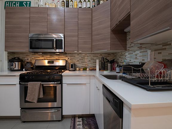 3rd image of 1160 N La Salle Dr #1