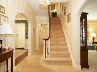 107 Tullamore Rd, Garden City, NY 11530