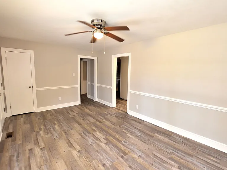 708 Cedarbrook Dr — Photo 4