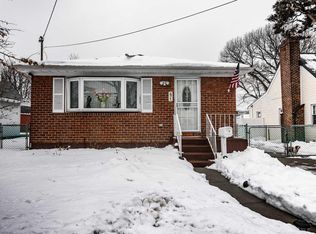 471 Ocean Ave, Lynbrook, NY 11563