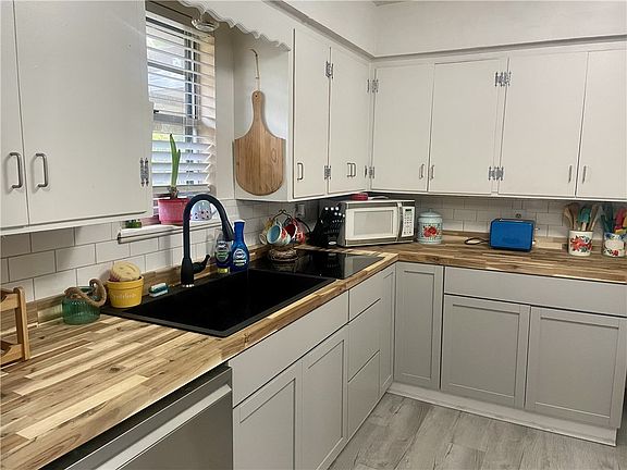 4th image of 506 Magnolia St
