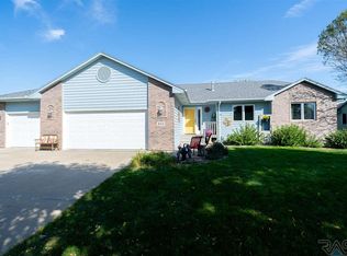 804 S Horizon Ln, Sioux Falls, SD 57106