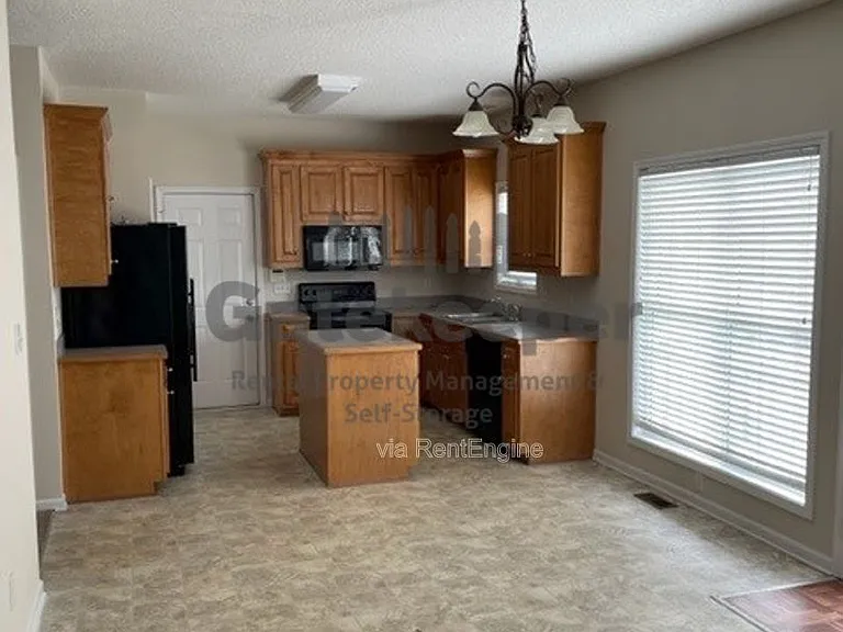 309 Hambrick Park — Photo 9