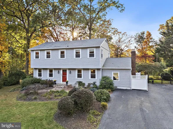 6214 Oak Hill Dr, Sykesville, MD 21784
