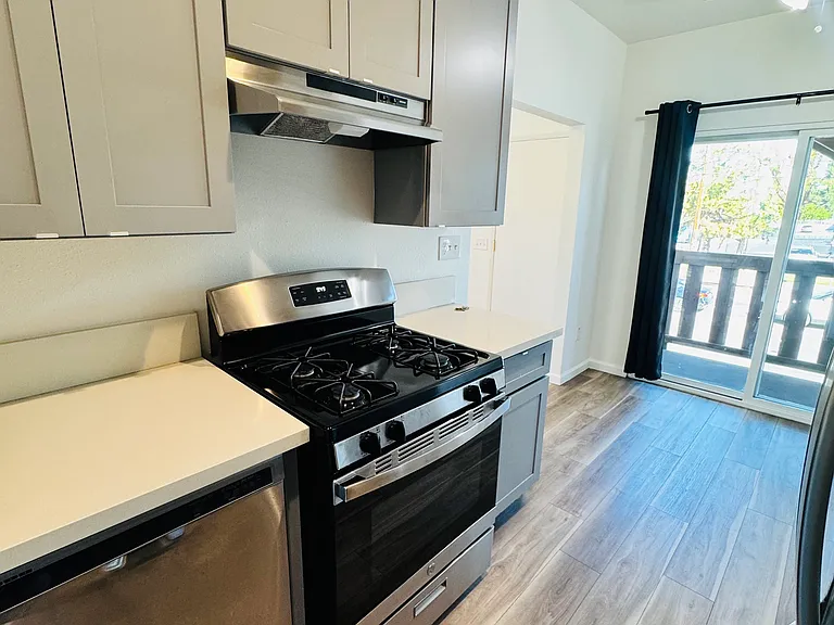 15656 Saticoy St #1 — Photo 8