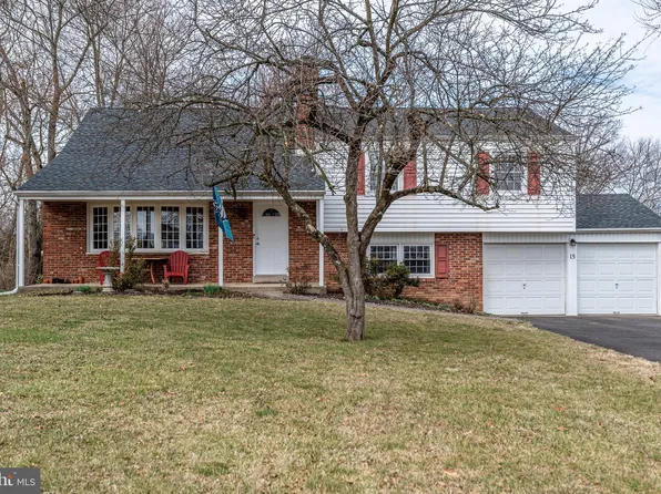 15 Farber Dr, Chalfont, PA 18914
