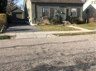 140 Benbridge Ave, Warwick, RI 02888