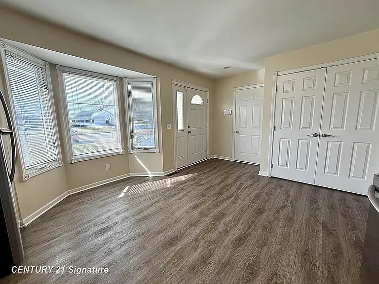 6030-6032 Canton Dr — Photo 4