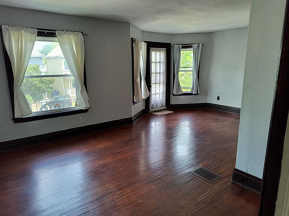 4th image of 227 Crowley Ave #2