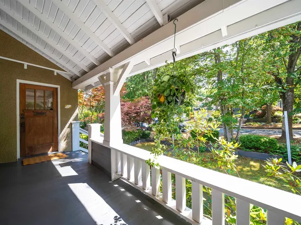 4327 W 12th Ave, Vancouver, BC V6R 2P9