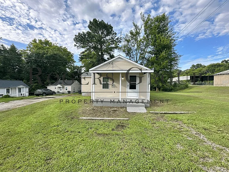 301 Perry St — Photo 2