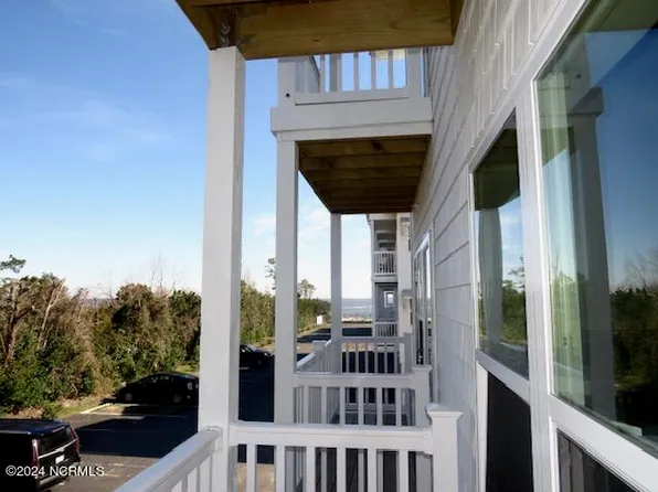 700 E Moore Street #304, Southport, NC 28461