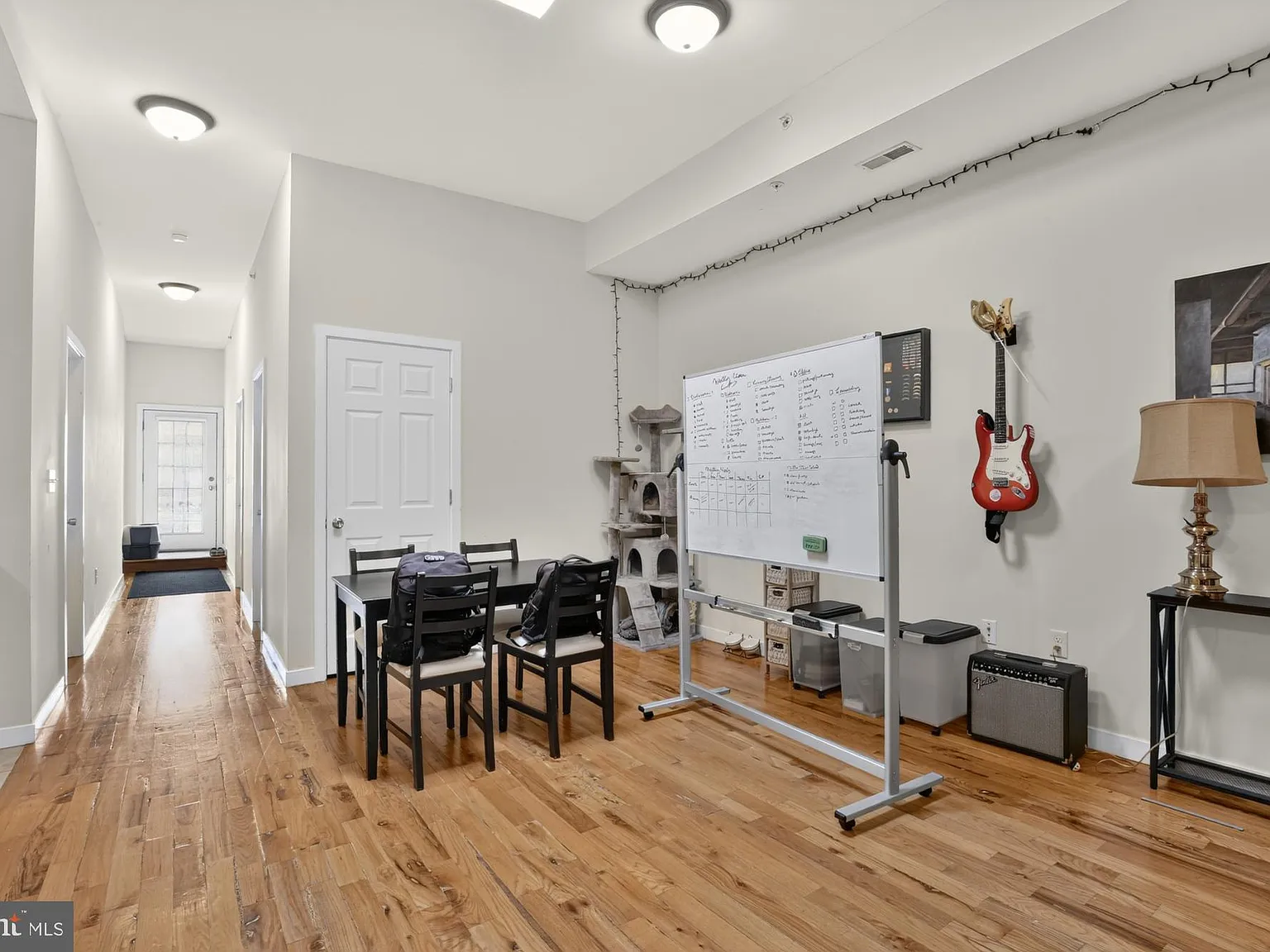 4 bed, 9590 sqft, $1,950 — Photo 4