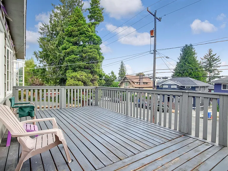 5030 19th Ave NE — Photo 12