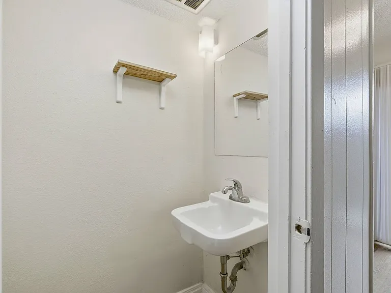 2319 Greenfield Pkwy — Photo 44