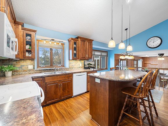 3rd image of 6407 Fawn Ln