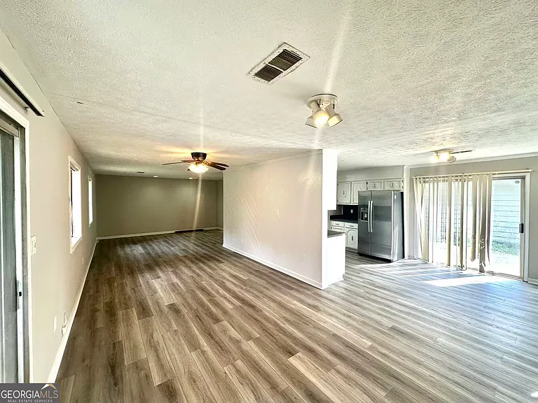 100 Lakeview Ln — Photo 9