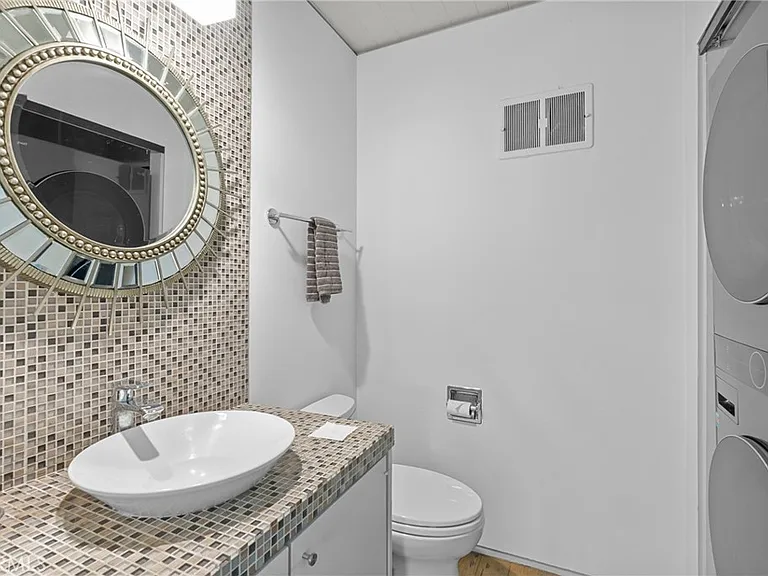 1494 Bluebird Canyon Dr — Photo 23