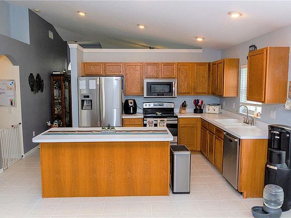3rd image of 2705 Queen Alberta Dr