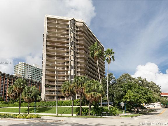 4th image of 2901 S Bayshore Dr APT 8C