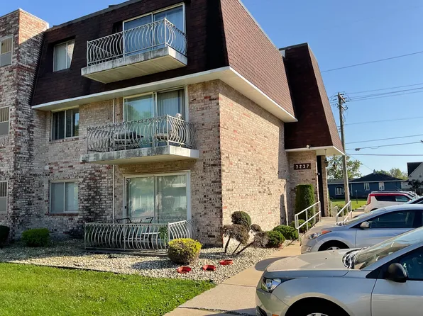 3237 S Manor Dr APT 112, Lansing, IL 60438