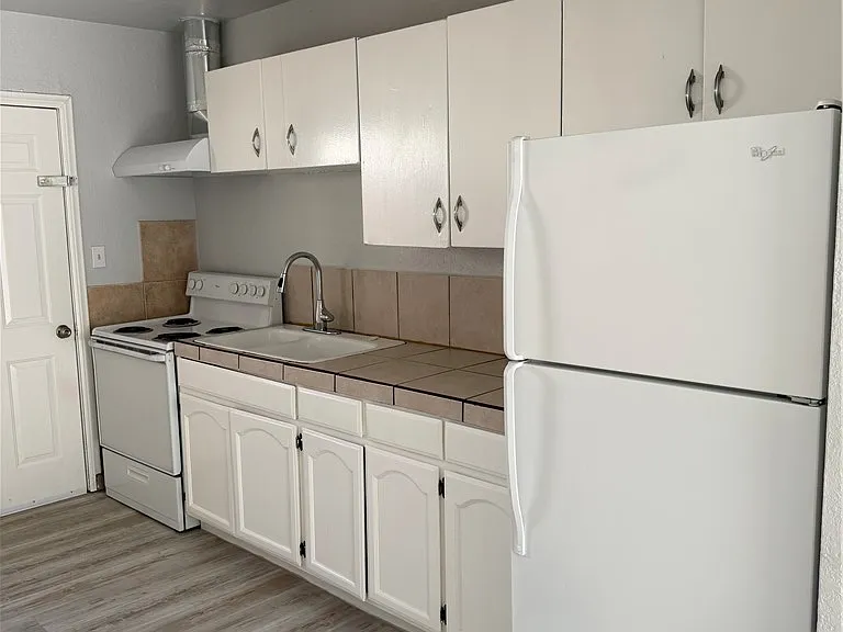 2111 Stewart Ave #B — Photo 12