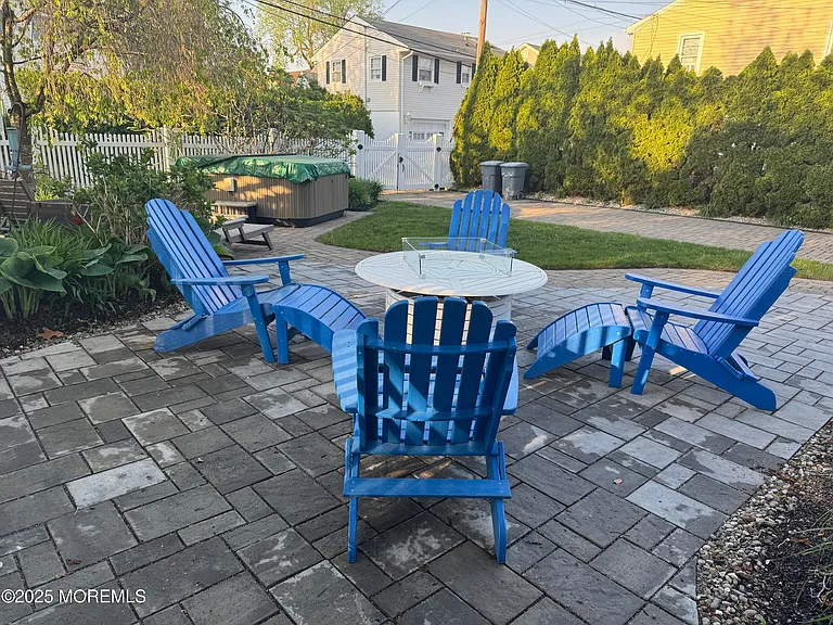 330 Sylvania Ave — Photo 47