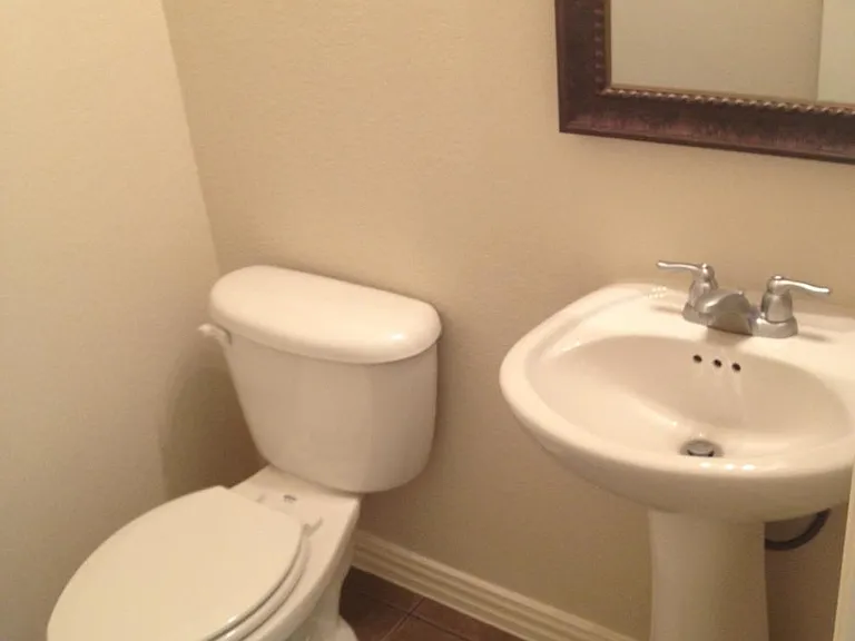 425 Metropolitan Dr — Photo 8