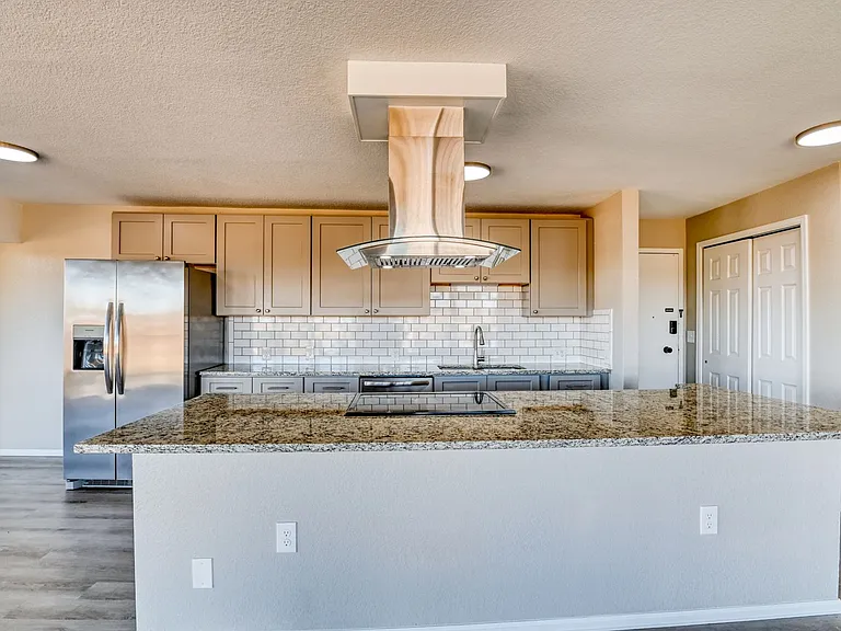 411 Lakewood Cir #B-1016 — Photo 11