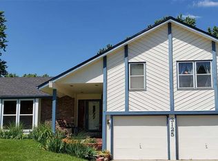 3125 SW Kent St, Topeka, KS 66614