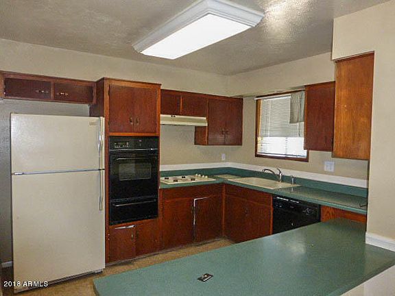 5th image of 3713 W Gardenia Ave