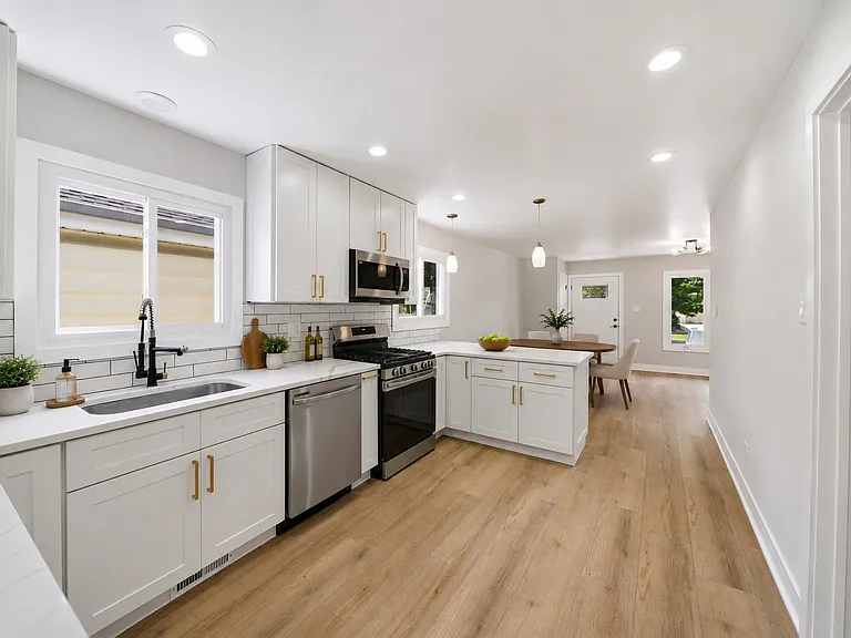 10439 S Drake Ave — Photo 4